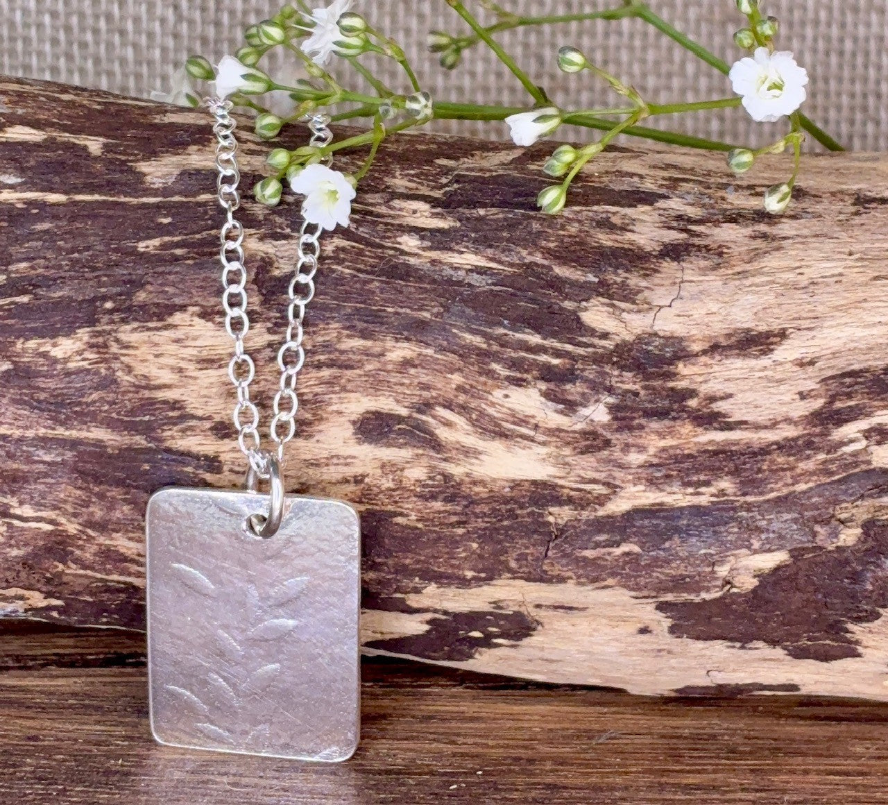 Pendant with leaf texture