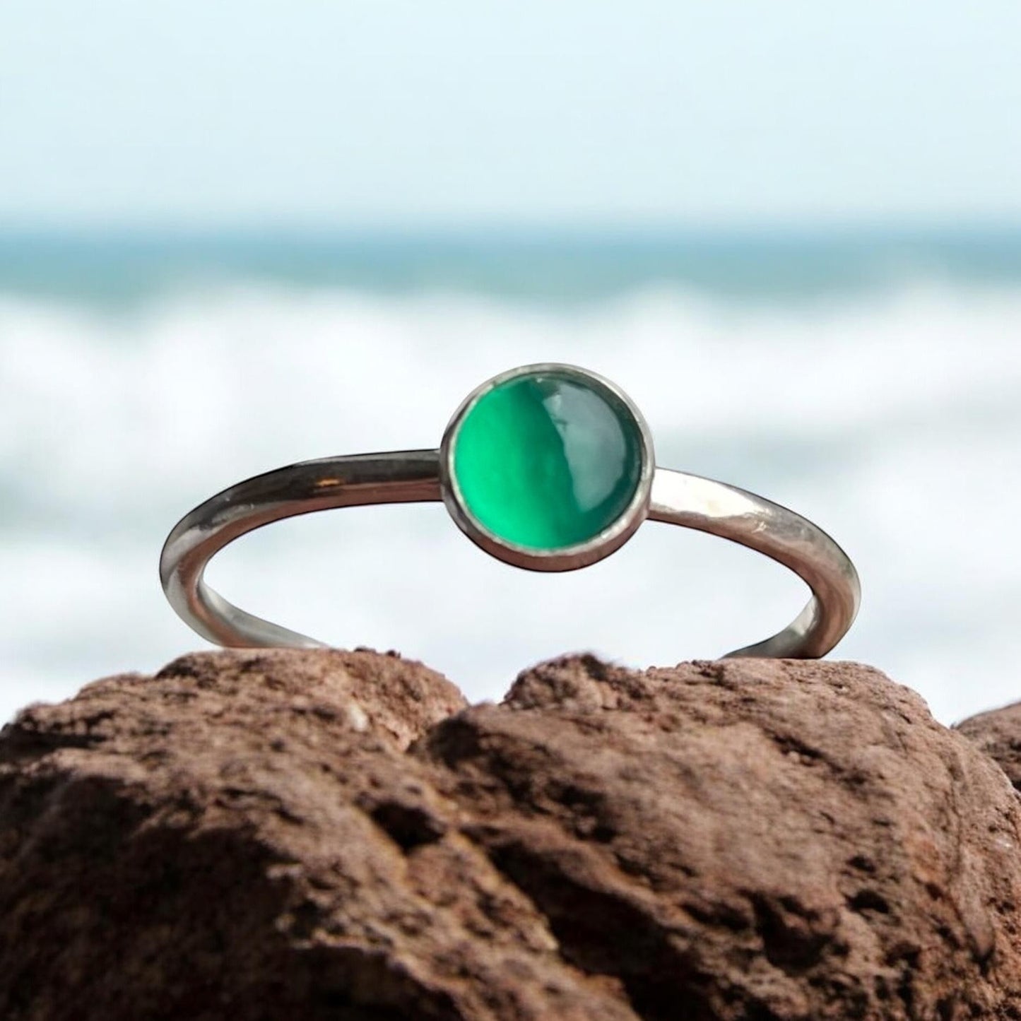 Slim ring band with green onyx