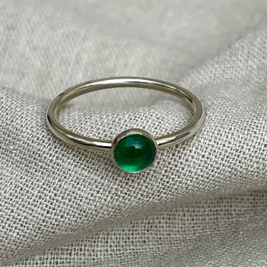 Slim ring band with green onyx
