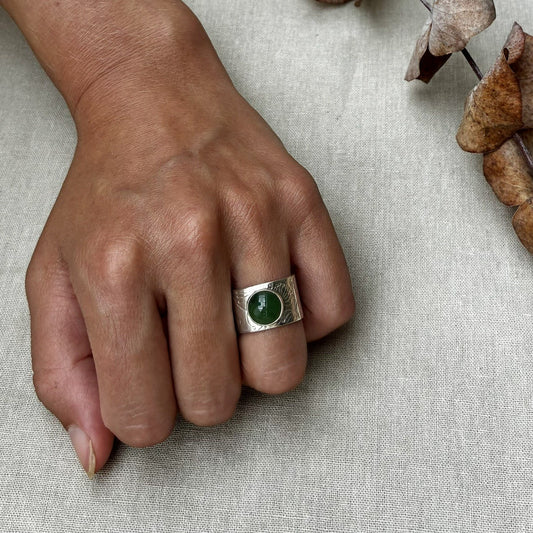 Cow Parsley Textured Wide Band with Nephrite Jade