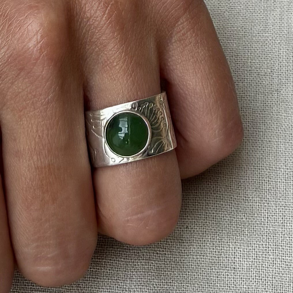 Cow Parsley Textured Wide Band with Nephrite Jade