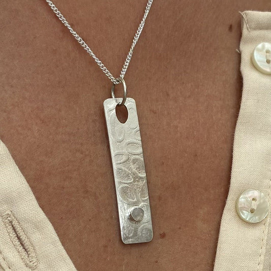 Drop pendant featuring a labradorite gemstone.