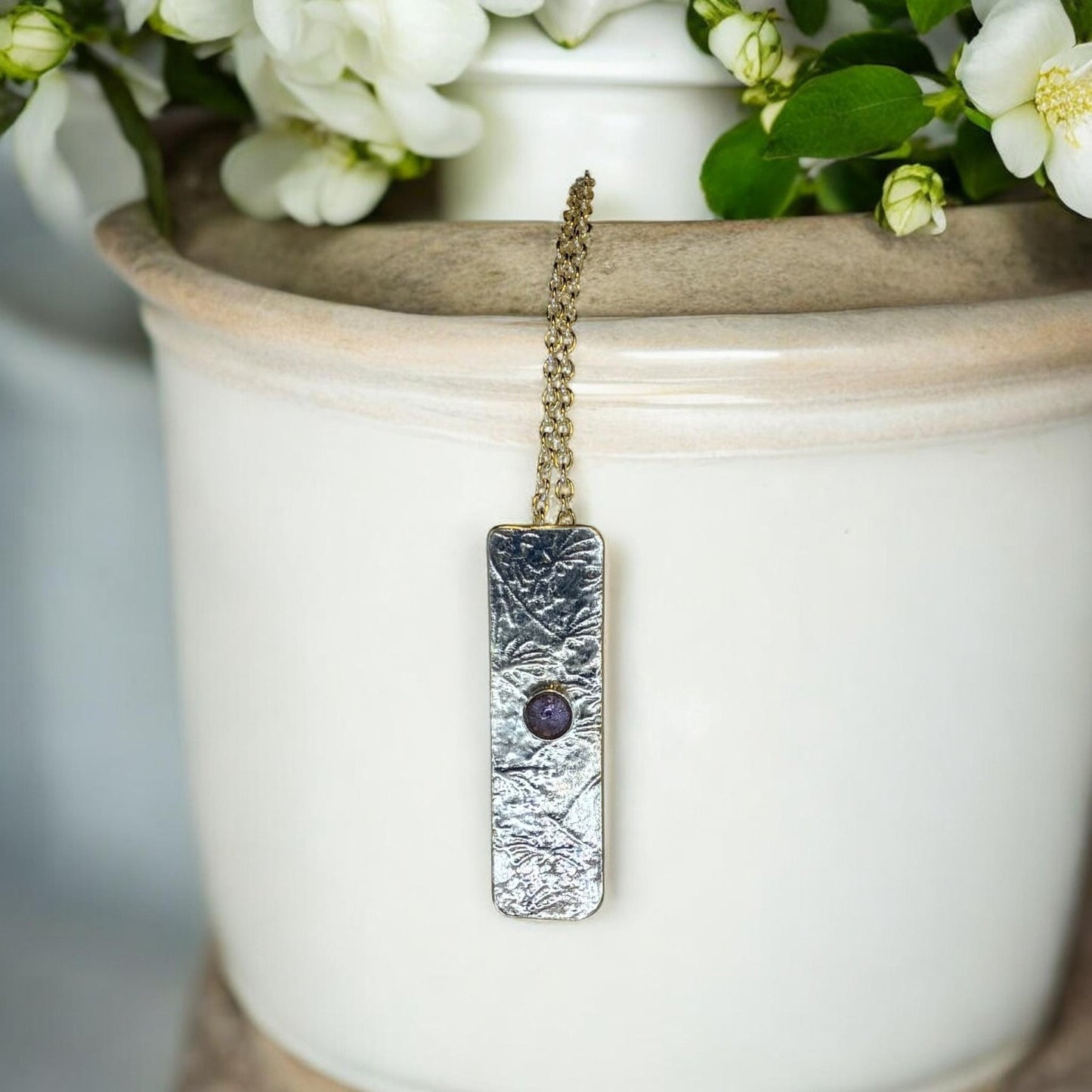 Drop pendant featuring an iodite gemstone.