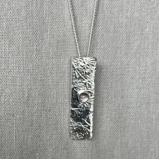 Drop pendant featuring an iodite gemstone.
