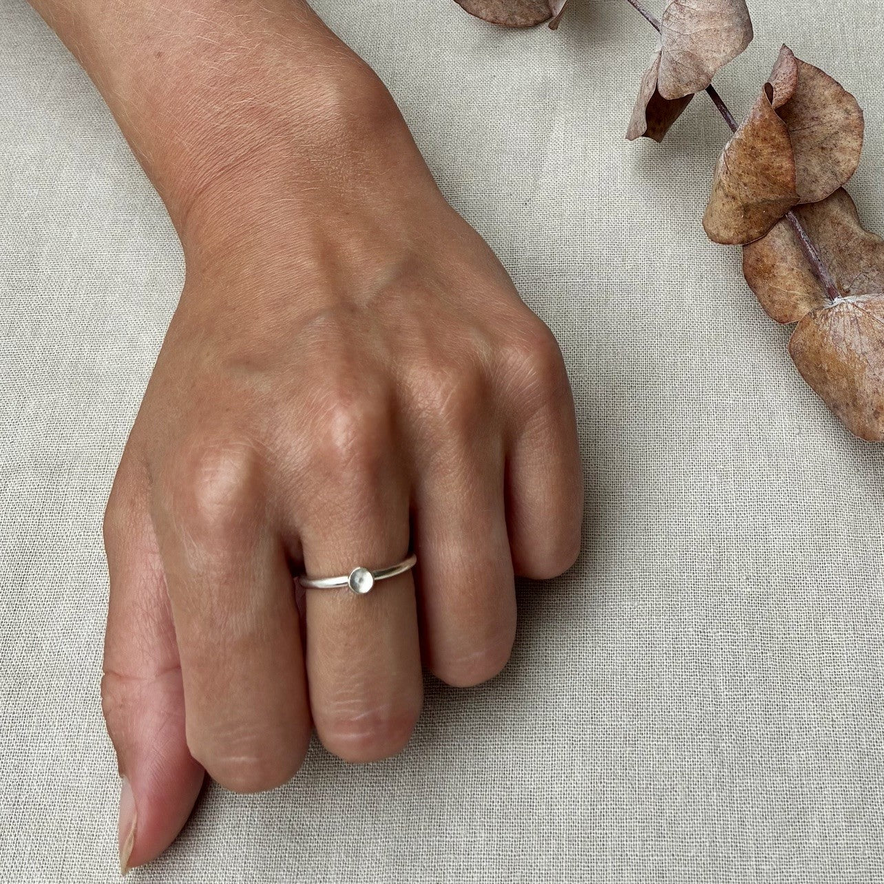 Slim band ring with labradorite