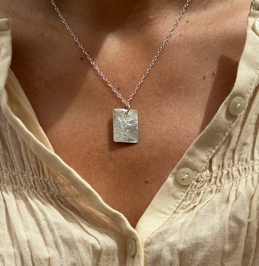 Pendant with leaf texture