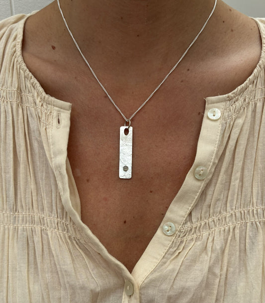 Pendant with rippled stone texture and labradorite gemstone