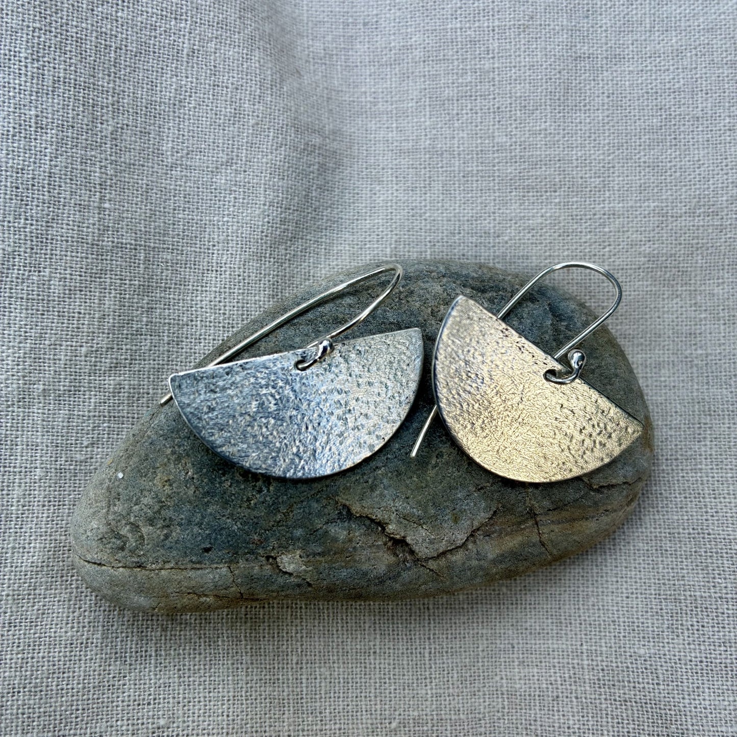 Half-moon textured dangle earirngs